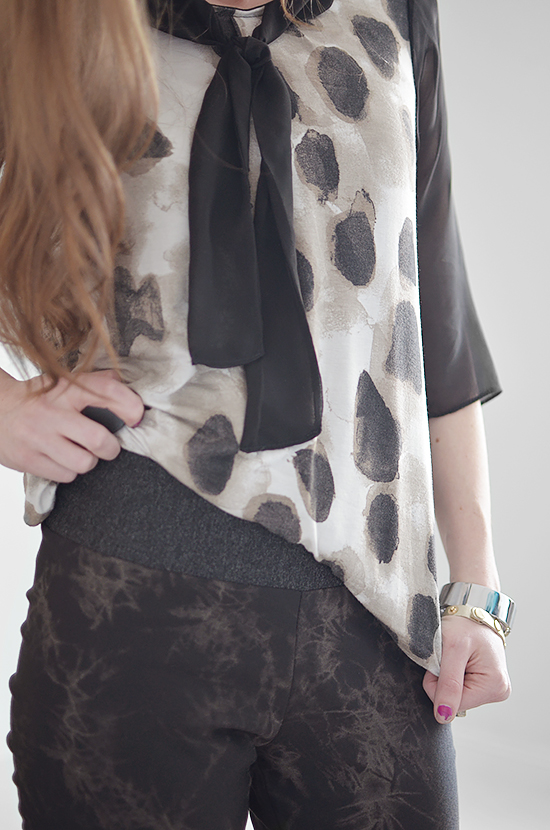 istillloveyou-sewing-pussybow-top-skinnyjeans-2